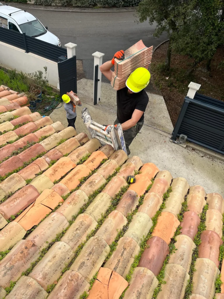 Notre équipe à l'oeuvre pour la rénovation d'une toiture en ruine à Carcassonne